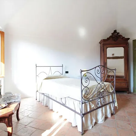 La Casa Dei Nonni, House With Private Pool, Torino Casa vacanze Brozolo