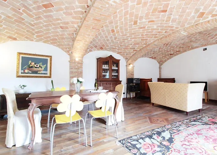 La Casa Dei Nonni, House With Private Pool, Torino Casa de Férias Brozolo
